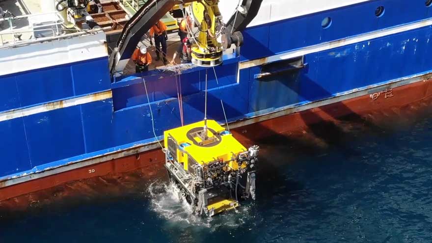 Launching a ROV from the NIWA vessel RV<em>Tangaroa</em>